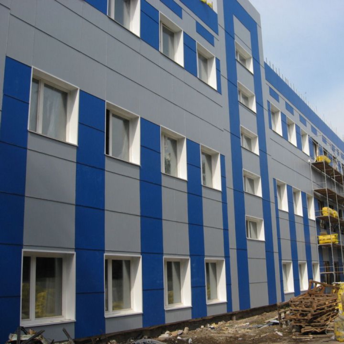 Облицювання фасадів композитними панелями - приклад роботи 4 від рекламної агенції Монблан